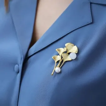 Vintage Gold Tone Crystal Pearl Brooch